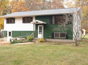 608 E Lewis St, Whitehall, MI 49461 photo 1