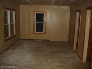 941 10th St, Plainwell, MI 49080 photo 4