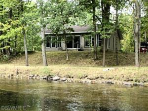 558 E Deer, White Cloud, MI 49349 photo 3