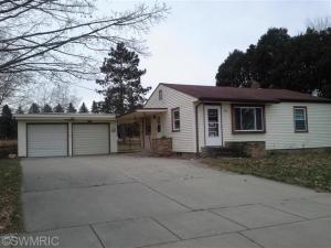 534 E Main St, Saranac, MI 48881 photo 2