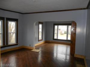209 S Broas St, Belding, MI 48809 photo 2