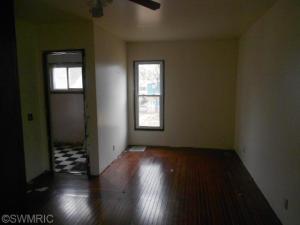 209 S Broas St, Belding, MI 48809 photo 3