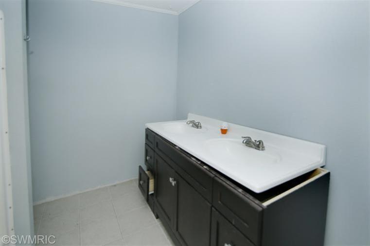 220 Orchard St, Constantine, MI 49042 photo 12