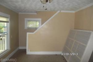 208 E Grant St, Plainwell, MI 49080 photo 5