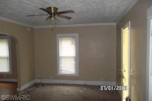 208 E Grant St, Plainwell, MI 49080 photo 4