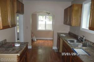 208 E Grant St, Plainwell, MI 49080 photo 7
