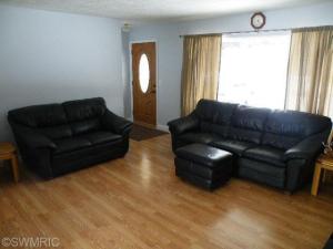 559 Forstrom Dr, Lowell, MI 49331 photo 2