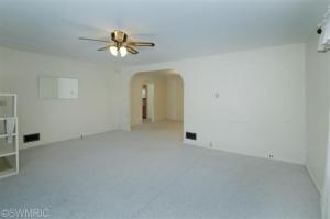 246 E Morrell St, Otsego, MI 49078 photo 5