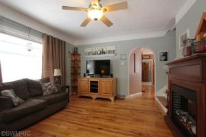 409 N Bridge St, Belding, MI 48809 photo 5