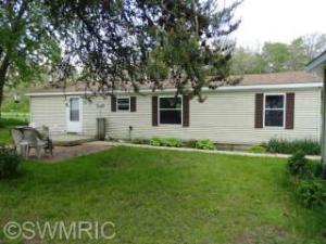 2993 S Walnut Ave, White Cloud, MI 49349 photo 4