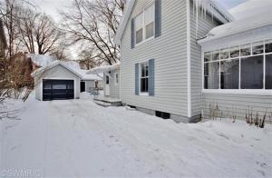 215 E Congress St, Belding, MI 48809 photo 4