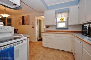 215 E Congress St, Belding, MI 48809 photo 9