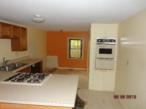 330 Monroe, Marshall, MI 49068 photo 2
