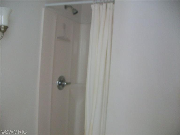 107 E Savidge St, Spring Lake, MI 49456 photo 9