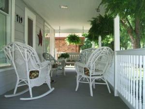 719 Maple St, Colon, MI 49040 photo 3