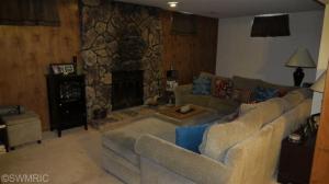 616 Glenview Cir, Plainwell, MI 49080 photo 9