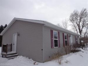 513 Vincent St, Belding, MI 48809 photo 3
