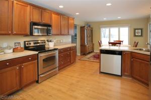 1010 Taylor Dr, Plainwell, MI 49080 photo 6