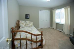 1010 Taylor Dr, Plainwell, MI 49080 photo 13
