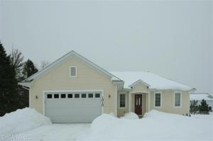 1010 Taylor Dr, Plainwell, MI 49080 photo 2