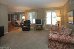 1010 Taylor Dr, Plainwell, MI 49080 photo 4