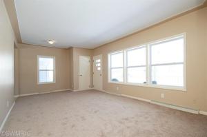 711 Glenview Dr, Plainwell, MI 49080 photo 2