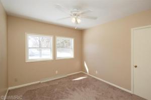 711 Glenview Dr, Plainwell, MI 49080 photo 5