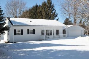 711 Glenview Dr, Plainwell, MI 49080 photo 1