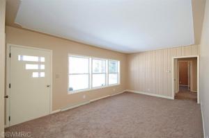 711 Glenview Dr, Plainwell, MI 49080 photo 9