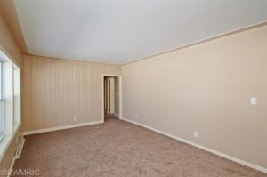 711 Glenview Dr, Plainwell, MI 49080 photo 4