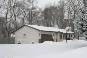 761 Thomas St, Plainwell, MI 49080 photo 2