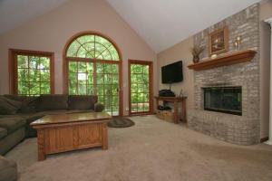 124 Peter Pan Ln, Marshall, MI 49068 photo 6