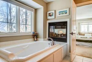 8523 Longleaf Dr SE, Ada, MI 49301 photo 16