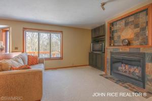 8033 Bolt Dr SE, Ada, MI 49301 photo 5