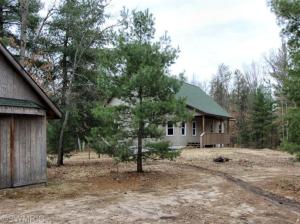 1402 E 32nd St, White Cloud, MI 49349 photo 3