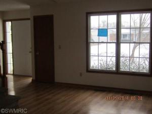 820 E Park Dr, Niles, MI 49120 photo 3
