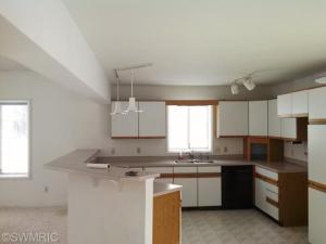 254 Fairway Ct, Plainwell, MI 49080 photo 2