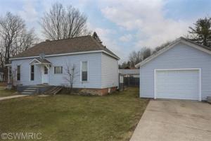 168 E Washington St, Newaygo, MI 49337 photo 8