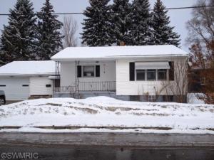 214 Eighth St, Manistee, MI 49660 photo 1