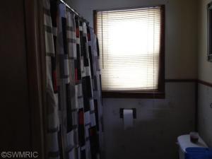 214 Eighth St, Manistee, MI 49660 photo 8