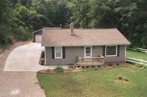 32 Pine Rd, Plainwell, MI 49080 photo 2