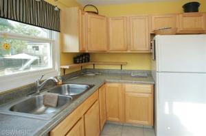 419 W Grant St, Plainwell, MI 49080 photo 7