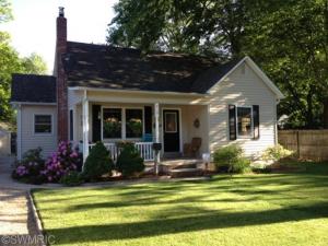 419 W Grant St, Plainwell, MI 49080 photo 2
