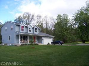 360 8th St, Plainwell, MI 49080 photo 2