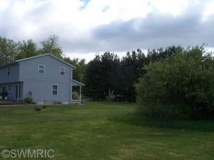 360 8th St, Plainwell, MI 49080 photo 5