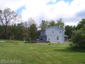 360 8th St, Plainwell, MI 49080 photo 6