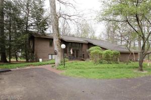 10276 Smitten Ln, Plainwell, MI 49080 photo 1
