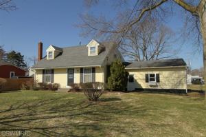 731 Thomas St, Plainwell, MI 49080 photo 1