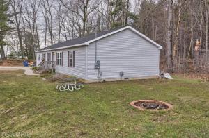 7492 Pine Ridge Dr NE, Belding, MI 48809 photo 4