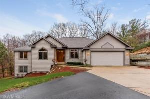19110 Hoffmaster Dr, Spring Lake, MI 49456 photo 1